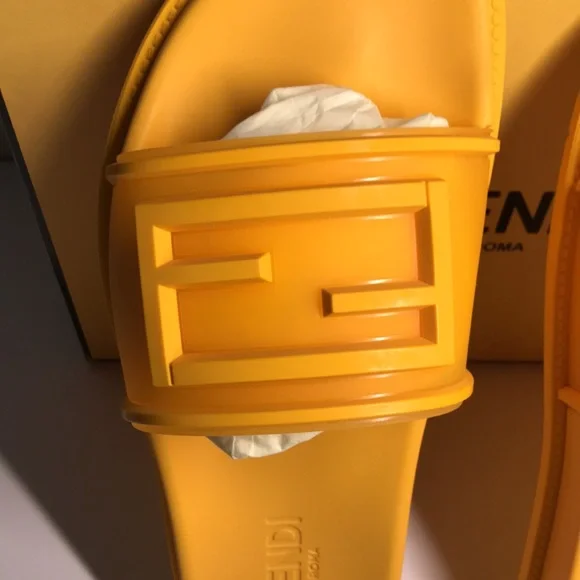 NEW - FENDI Logo-Embossed Baguette Rubber Slide Sandals - Yellow Size US 7
